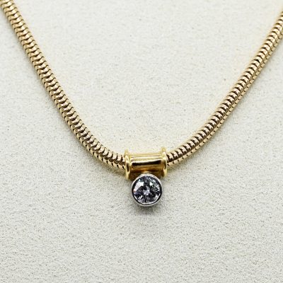 Los Nr. 112 Collier mit Brillant-Solitär-Anhänger, 0,39 ct, E.G.L.-Zertifikat von 1995, Juwelierarbeit, 20. Jh.