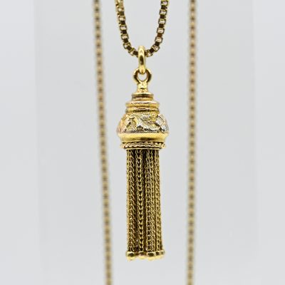 Los Nr. 118 Goldener Anhänger und Collierkette, 20. Jh.