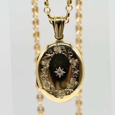 Los Nr. 130 Medaillon Anhänger mit kleinem Diamanten, ca. 0,01 ct und massiver Collierkette, 21. Jh.