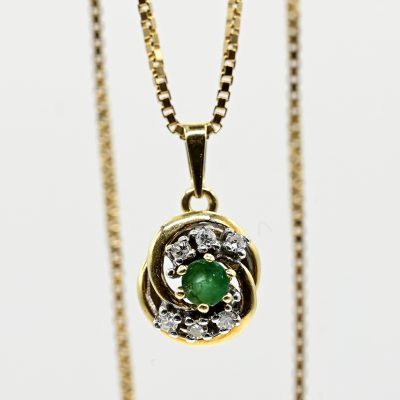 Los Nr. 137 Collierkette und Anhänger mit 1 Smaragd und 6 Brillanten, zus. ca. 0,12 ct, 70er Jahre