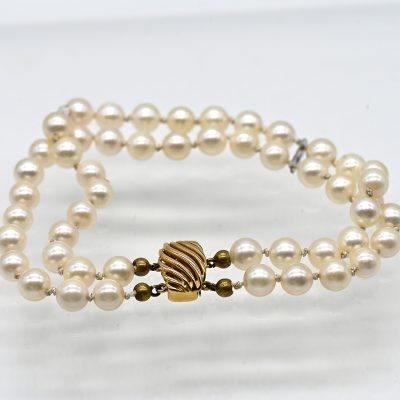 Los Nr. 142 2-reihiges Perlarmband mit goldenem Schloss, 80er Jahre