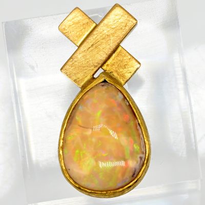 Los Nr. 162 Anhänger mit Opal-Cabochon, moderne Goldschmiedearbeit NM, 21. Jh.