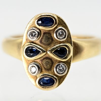 Los Nr. 187 Ring mit 4 Saphiren und 4 Brillanten, zus. ca. 0,12 ct, Goldschmiedearbeit, 80er Jahre