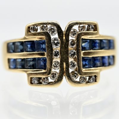 Los Nr. 198 Ring mit 16 Saphir-Carrées, zus. ca. 0,92 ct, und 18 Melée-Brillanten, zus. ca. 0,26 ct, 90er Jahre