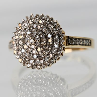Los Nr. 204 Ring mit ca. 110 Melée-Brillanten, zus. ca. 0,2 ct, 21. Jahrhundert