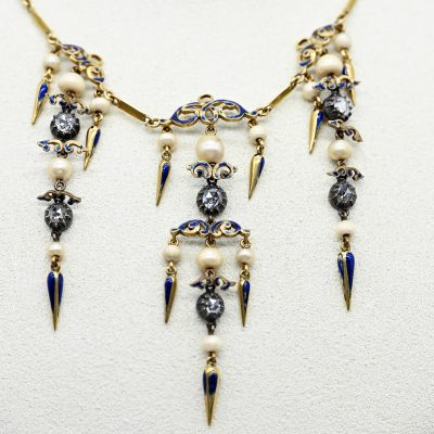 Los Nr. 021 Antikes Collier mit 17 Perlen, 6 Diamantrosen und blauer Emaille, um 1900, und Collier-Ansatzkette, 20. Jh.