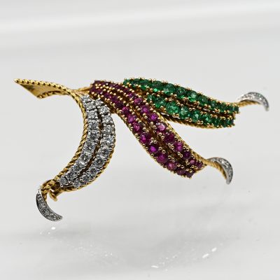 Los Nr. 212 Große goldene Brosche mit ca. 21 Smaragden, 29 Rubinen und 29 Brillanten, gestempelt “Lotos”, 21. Jh.