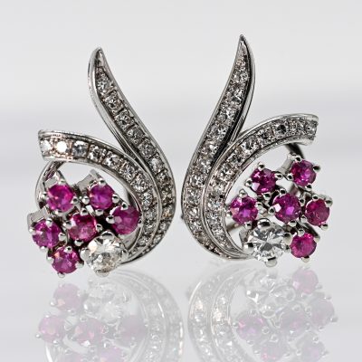 Los Nr. 219 Paar Ohrclips mit 12 hochfeinen Rubinen, 2 Brillanten und 44 Melée-Brillanten, Juwelierarbeit, 80er Jahre