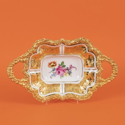 Los Nr. 228 Prunkschale mit Handhaben ”Blumenbukett”, Meissen, Knopfschwerterzeit,1924-1934