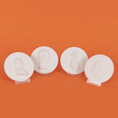 Los Nr. 255 Vier Andenkenplaketten, KPM, Berlin, 20. Jahrhundert