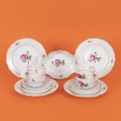 Los Nr. 258 4 Kaffeegedecke Form „Neuer Ausschnitt“ Dekor „Meissener Rose“; Meissen, 20. Jh.