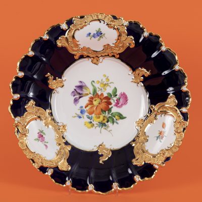 Los Nr. 261 Prunkteller aus der Serie „B-Form“, 1. Wahl, Meissen, 20. Jahrhundert