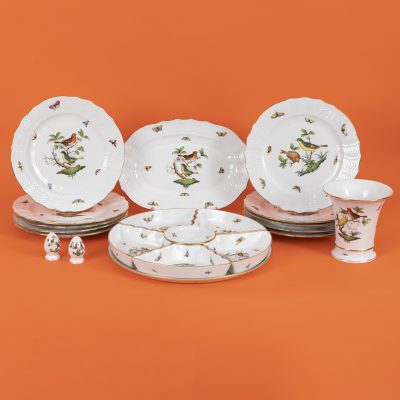 Los Nr. 266 Speiseservice für 10 Personen mit Dekor „Rothschild“, Herend, Ungarn, 20. Jahrhundert