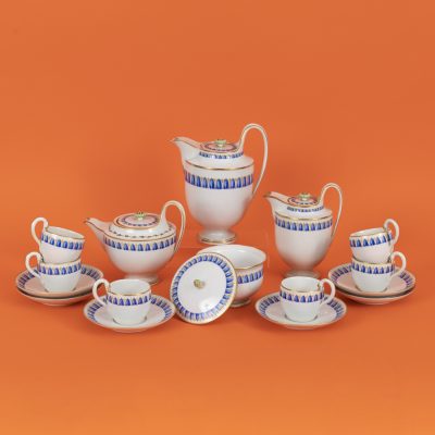 Los Nr. 267 Kaffee- und Teeservice für 6 Personen mit Glockenblumendekor, Meissen, Marcolini-Periode (1774–1814)