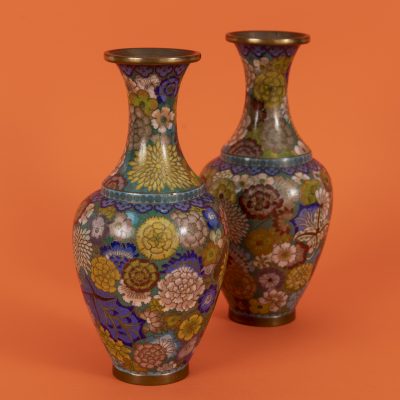 Los Nr. 281 Paar Cloisonné-Vasen mit Blumendekor, China, um 1900