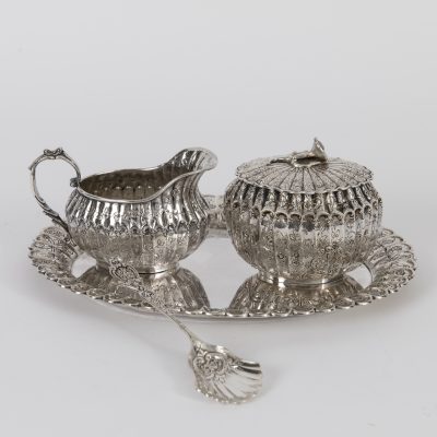 Los Nr. 294 Dreiteiliges Teeservice mit Löffel, um 1900