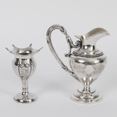 Los Nr. 310 Silberner Rahmgießer und kleine Vase, u.a. Frederick Augustus Burridge, London, England, um 1900