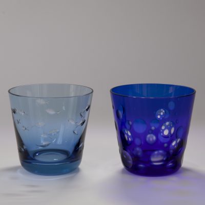 Los Nr. 341 Zwei Gläser mit verschiedenen Dekoren, „Rotter-Glas“, Carl Rotter (1895–1968), Lübeck, Deutschland, 20. Jahrhundert