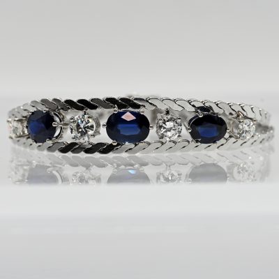 Los Nr. 043 Prunkvolles Armband mit 3 Saphiren zus. ca. 7,2 ct und 4 Brillanten, zus. ca. 2,41 ct, Juwelierarbeit aus den 70-er Jahre