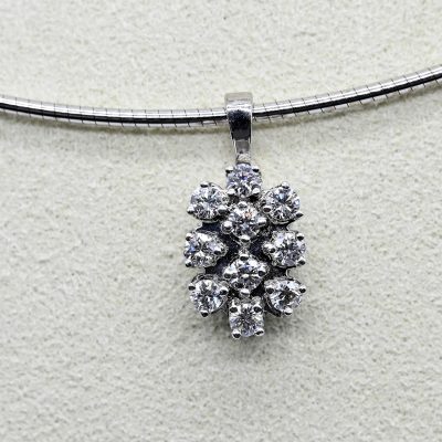 Los Nr. 057 Halsreif und Anhänger mit 10 Brillanten, zus. ca. 0,35 ct, 80- er Jahre