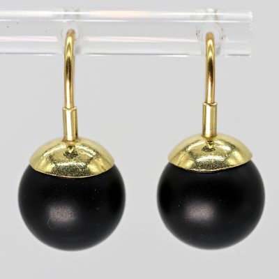 Los Nr. 076 Paar Ohrgehänge mit Onyx-Kugeln, Goldschmiedearbeit NM, 21. Jh.