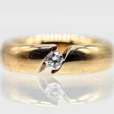 Los Nr. 089 Massiver Spannring mit Brillant 0,30 ct (lt. Gravur), 21. Jh.