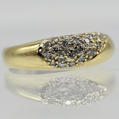 Los Nr. 093 Ring mit ca. 25 kleinen Diamanten, zus. ca. 0,3 ct (lt. Ritzgravur), 21. Jh.