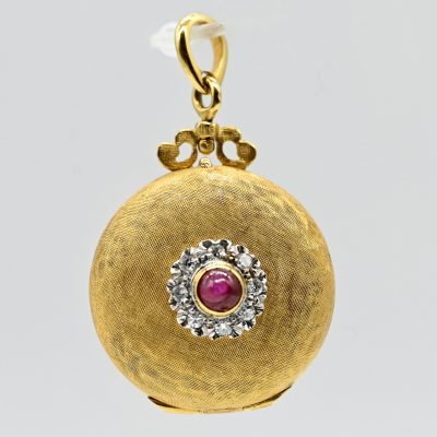 Los Nr. 098 Goldener Medaillon-Anhänger mit Rubin-Cabochon und 8 Brillanten, 70er Jahre