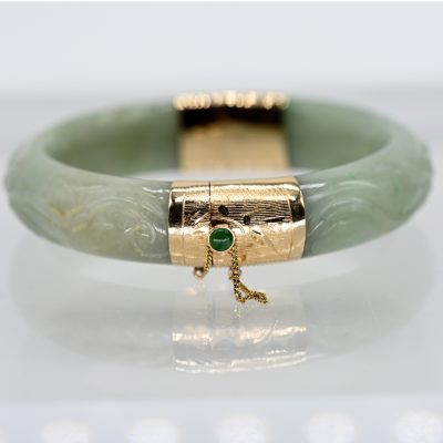 Los Nr. 106 Jadearmreif mit goldener Montierung, China, 20. Jh.