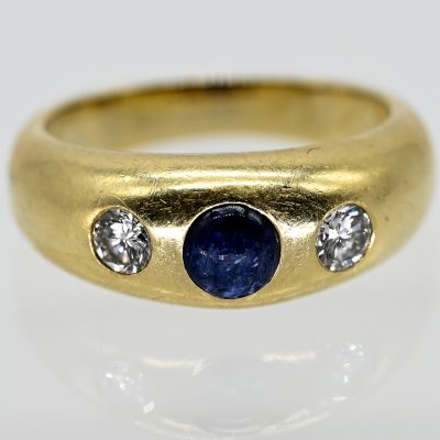 Los Nr. 116 Bandring mit Saphir-Cabochon und 2 Brillanten, zus. ca. 0,2 ct, 80er Jahre