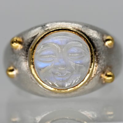 Los Nr. 012 Bandring mit Mondsteincabochon in „Mondgesichtform“, Goldschmiedearbeit, N. M., 21. Jh.