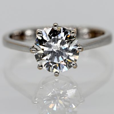 Los Nr. 123 Prunkvoller Solitärring mit Diamant, ca. 2,7 ct, 20. Jahrhundert