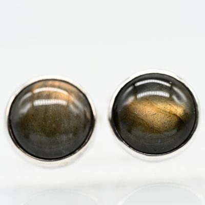 Los Nr. 014 Paar Manschettenknöpfe mit Specktrolith, Goldschmiedearbeit, N. M. 21. Jh.
