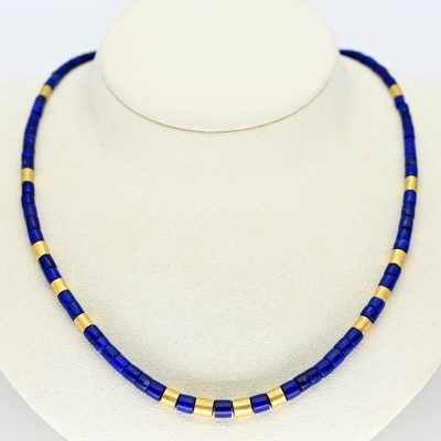Los Nr. 141 Collier mit Lapislazuli- und Goldelementen, Goldschmiedearbeit, 21. Jh.