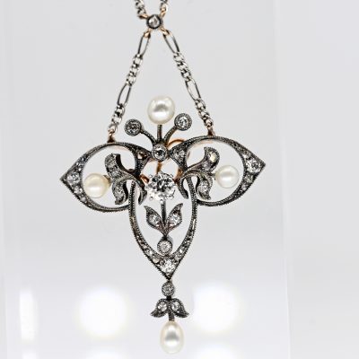 Los Nr. 148 Art Déco Collier mit 4 Orientperlen und 36 Altschliff-Diamanten, zus. ca. 0,8 ct, um 1925–1935