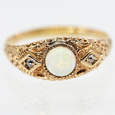 Los Nr. 159 Jugendstil Bandring mit Opal und 2 kleinen Diamantrosen, um 1900