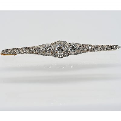 Los Nr. 168 Längliche Stabnadel, Art Déco, mit 21 Altschliff-Diamanten, zus. ca. 3,2 ct, um 1925–1935