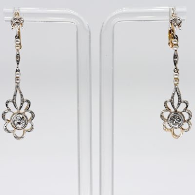 Los Nr. 169 Paar Art Déco Ohrgehänge mit Altschliff-Diamanten, 11 Diamantrosen und 8 kleinen Orientperlen, um 1925–1935