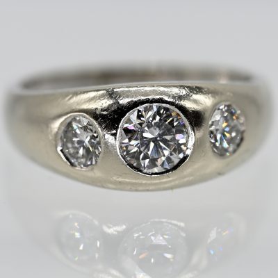 Los Nr. 178 Bandring mit 3 Brillanten, zus. ca. 1,4 ct, Goldschmiedearbeit, 90er Jahre