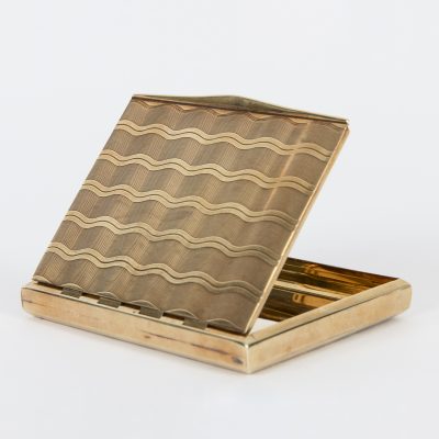 Los Nr. 185 Goldenes guillochiertes Etui, 1. Hälfte 20. Jh.