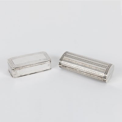 Los Nr. 186 Zwei silberne Dosen mit Gravurdekor, Deutschland, frühes und spätes 19. Jh.