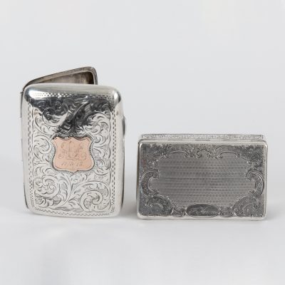 Los Nr. 187 Zwei verschiedene Silberdöschen mit Gravur, Tschechien und England, 1845 und 1912