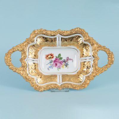 Los Nr. 191 Prunkschale mit Handhaben ”Blumenbukett”, Meissen, Knopfschwerterzeit,1924-1934