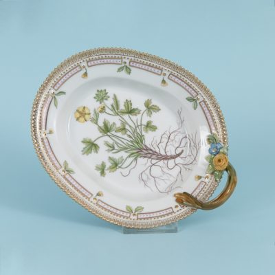 Los Nr. 193 “Schale mit stilisiertem Asthenkel “Flora Danica”, Royal Copenhagen, 1790, Ausf. 20. Jh.”