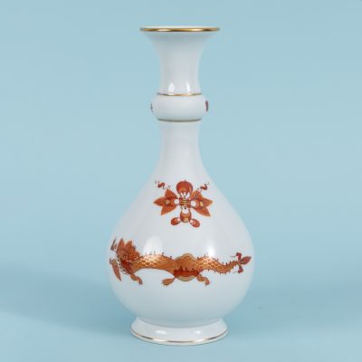 Los Nr. 204 Kleine Vase, Dekor „Roter Drache“, 1. Wahl, Meissen, 20. Jh.