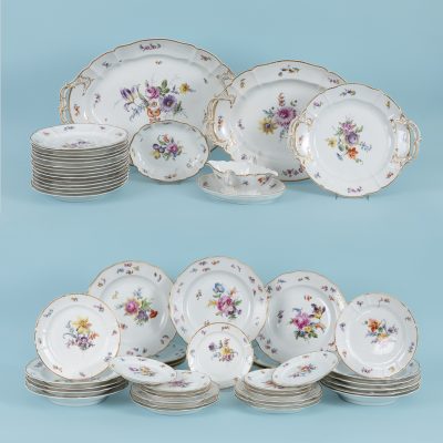Los Nr. 210 Großes Speiseservice, Dekor „Sächsische Blume“, Nymphenburg, München, um 1900