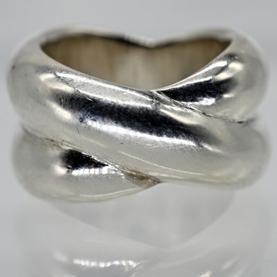 Los Nr. 024 Massiver Ring in stilisierter Kreuzform, Goldschmiedearbeit N. M., 21. Jh.