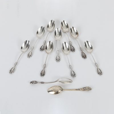 Los Nr. 242 11 Espressolöffel mit aufwendigem durchbrochenem Dekor, Koch & Bergfeld, Bremen, um 1900