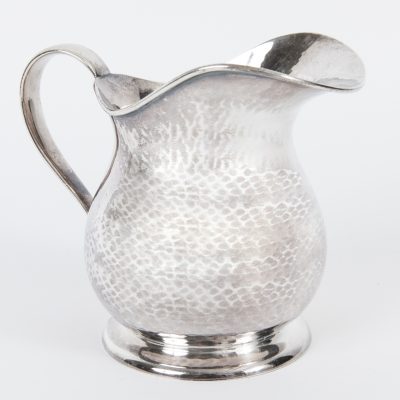 Los Nr. 247 Kleiner Krug mit Hammerschlagdekor, Juwelier Watty, Hamburg, 1. H. 20. Jh.