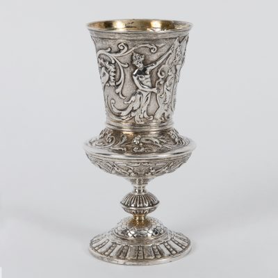 Los Nr. 252 Antiker Kelch in Repoussé-Technik, vermutlich Niederlande, 18./ 19. Jh.